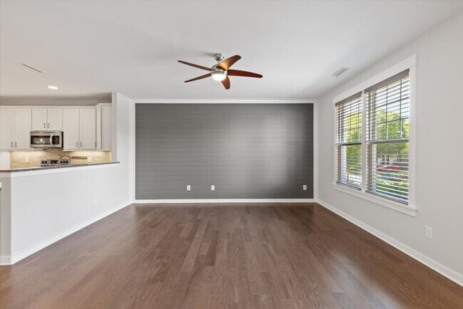 Foto del edificio - Gorgeous Townhome - Walk to Restaurants an...