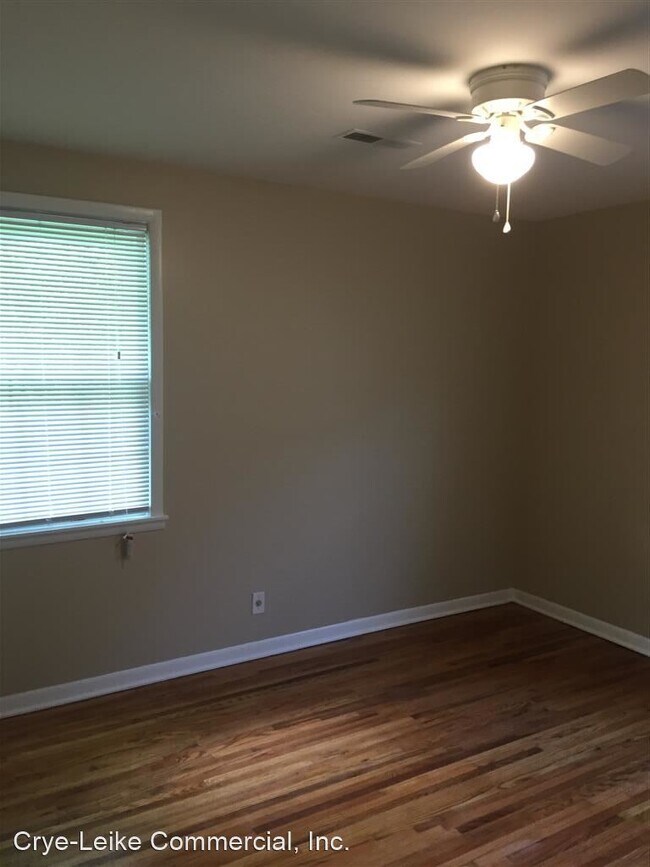 Foto del edificio - 3 br, 1.5 bath House - 45 Benzing Rd