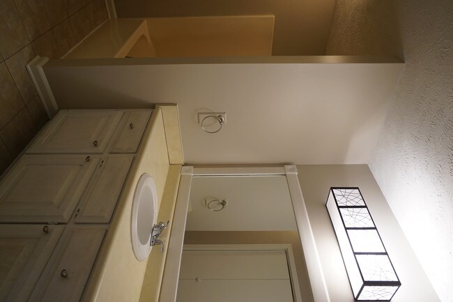Building Photo - 16 Warfield Cv
