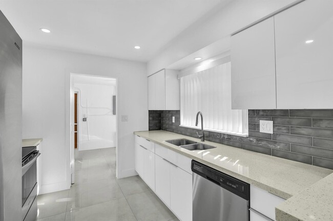 Foto del edificio - 361 SE 8th Ct