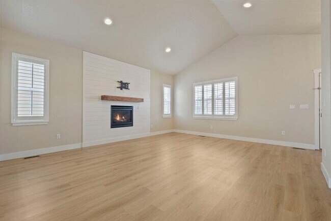 Foto del edificio - 5839 Yancey Dr