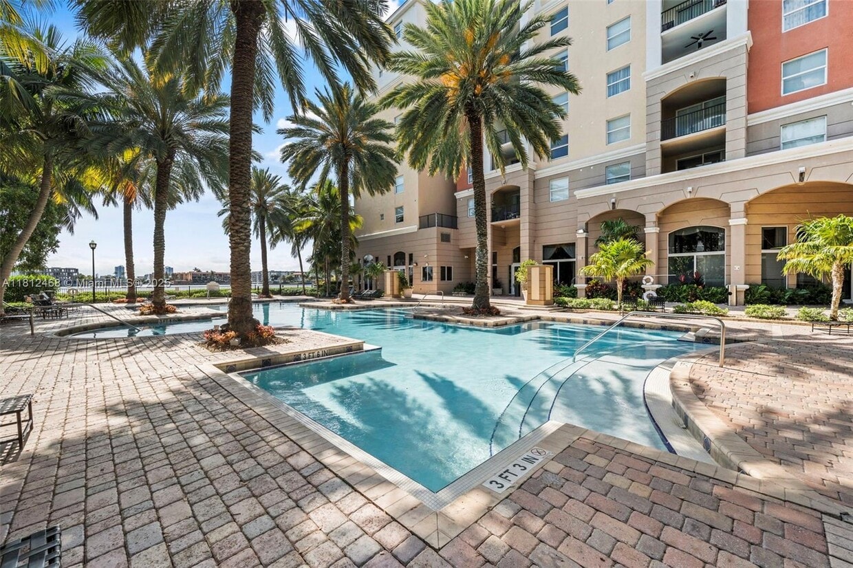 Foto principal - 17125 N Bay Rd