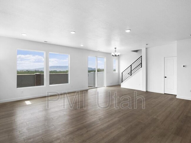 Building Photo - 4935 Willowbank Dr