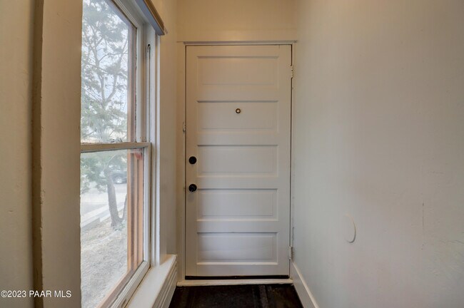 Building Photo - 417 E Gurley St