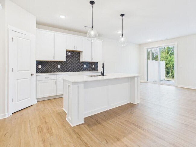 Building Photo - Brand New Beautiful Townhome! End Unit! Attached Garage!
