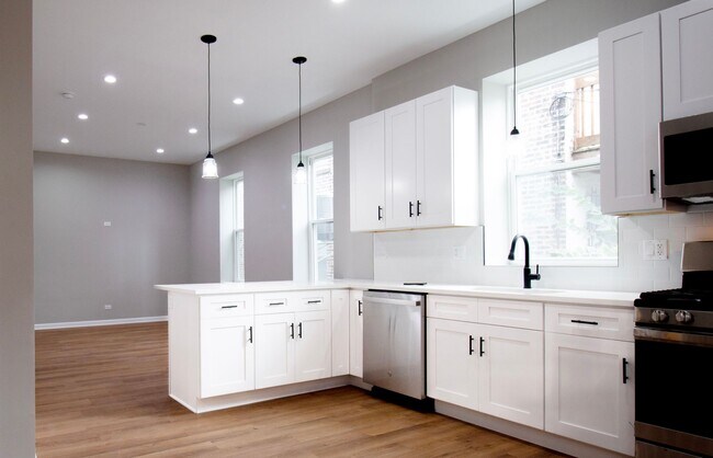 Foto del edificio - Amazing 4-bed Duplex by UIC
