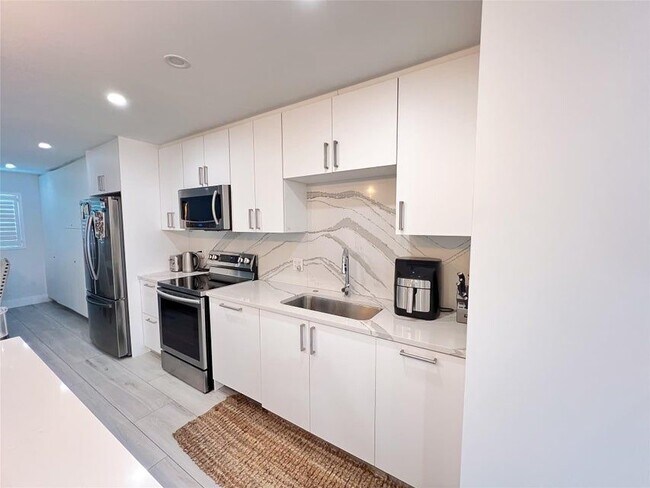 Foto del edificio - 2115 NE 37th Dr