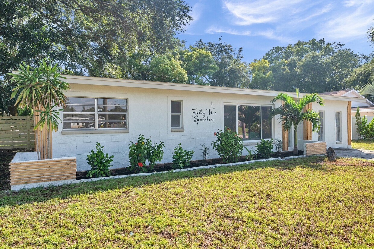 Foto principal - 4517 Dolphin Dr