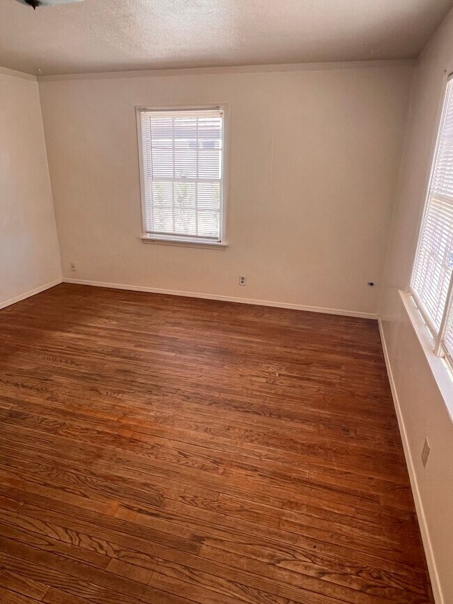 Foto del edificio - 3rd Street Duplex