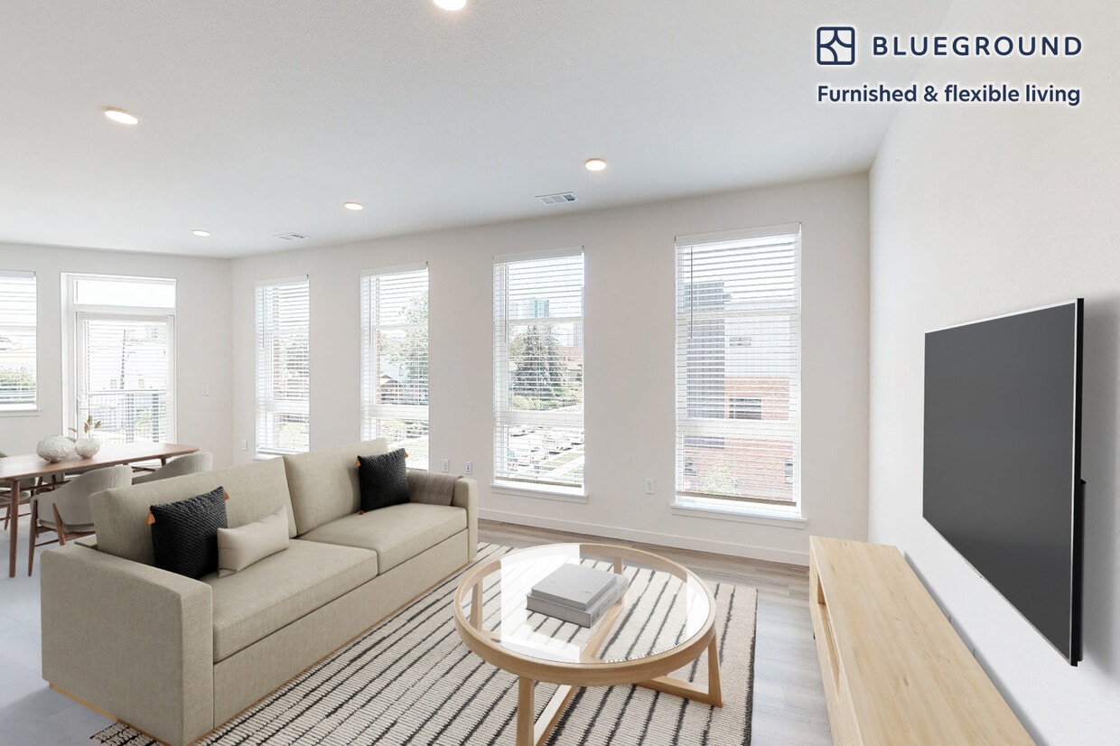 Foto principal - 2600 Lawrence St