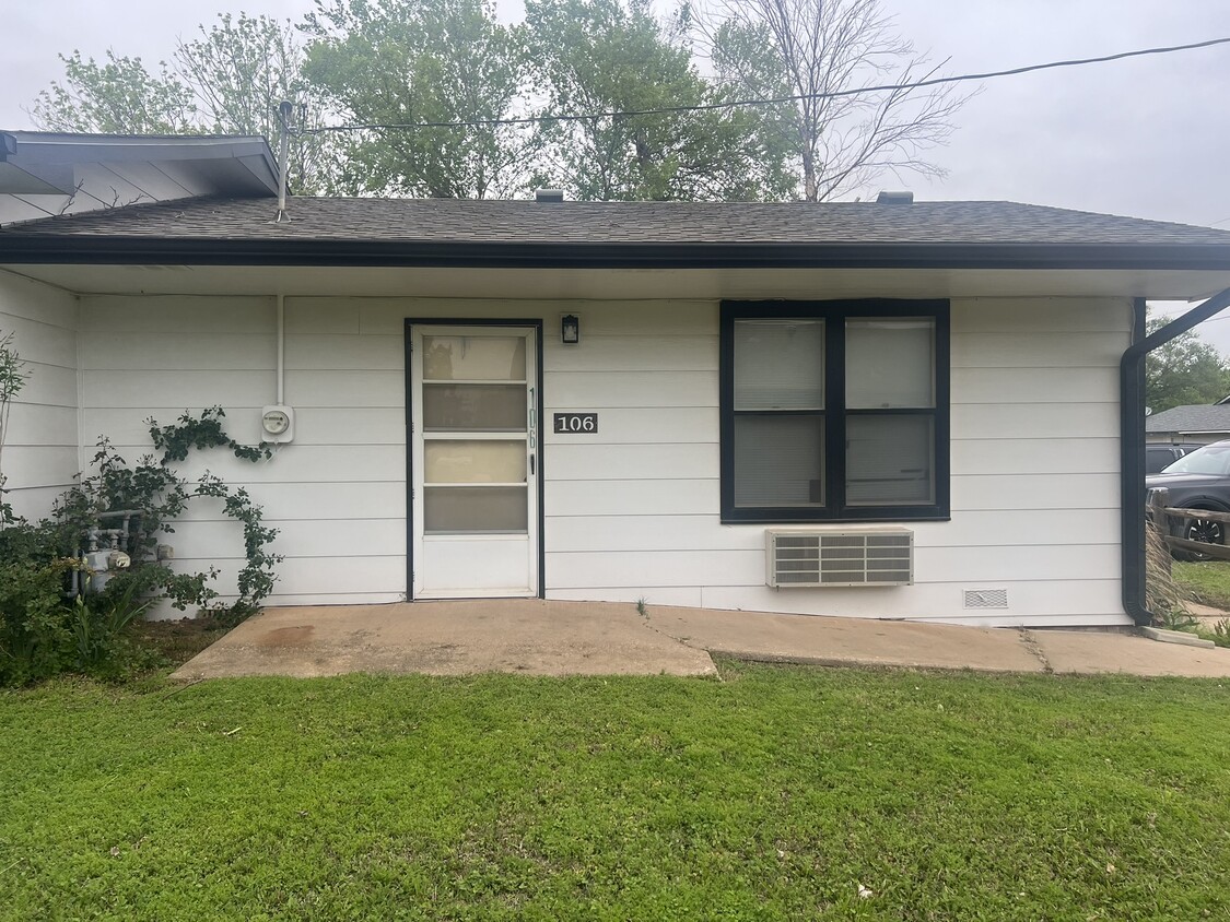 Primary Photo - 106 N 3rd St