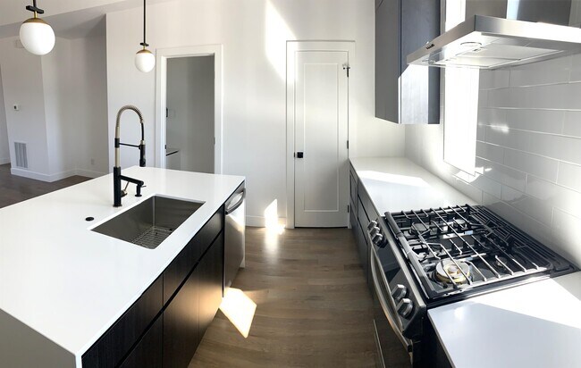 Foto del edificio - 2160 Youngfield St