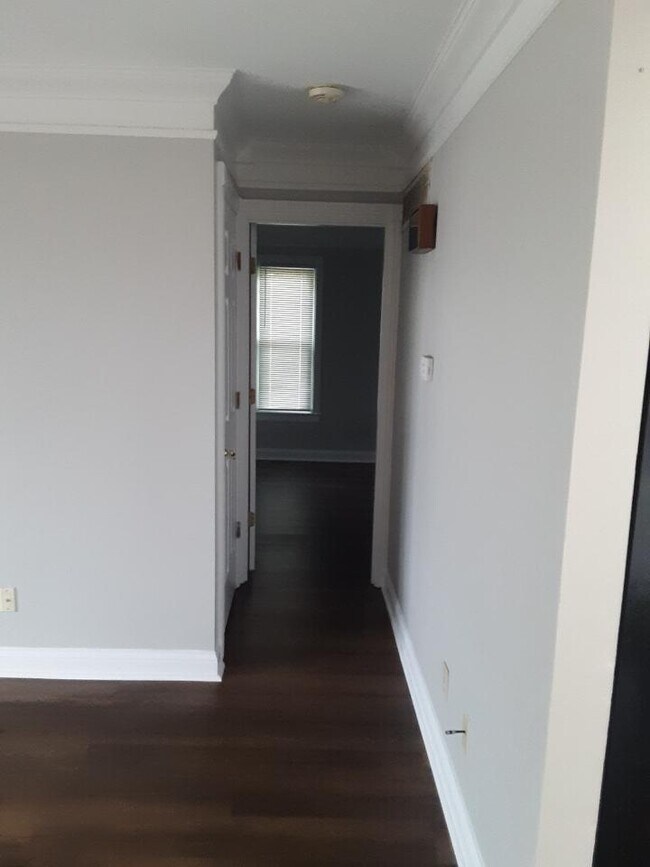 Building Photo - 503 Hensley Dr