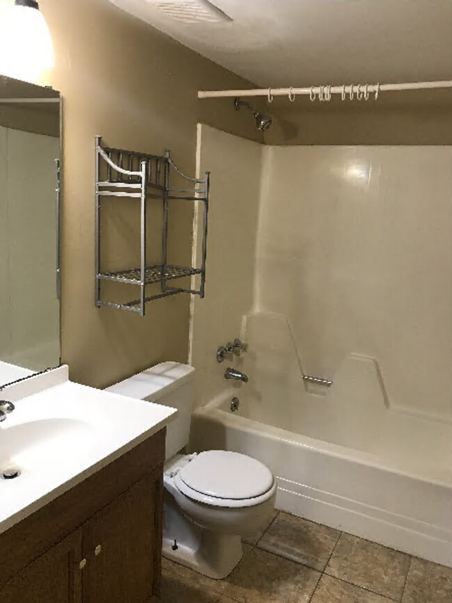 Foto del edificio - 2BEDROOM/ 2 BATH APARTMENT