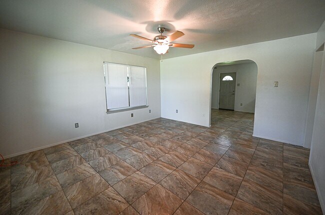 Foto del edificio - Charming Country Home 2 Bed 1.5 Bath