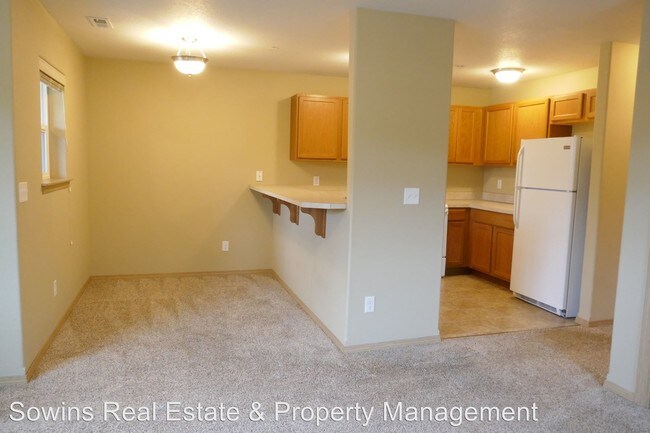 Building Photo - 1611 SE Willow Dr