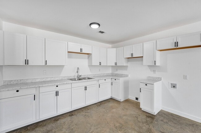 Building Photo - 1408 Kyle St