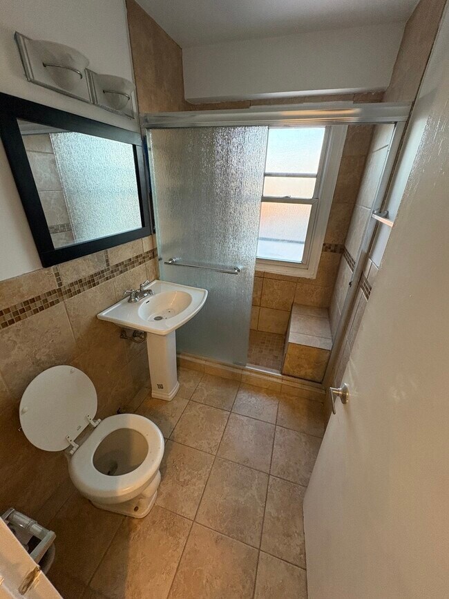 Foto del edificio - 2909 N Sheridan Rd