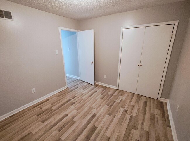 Building Photo - 6439 Kirby Trees Dr