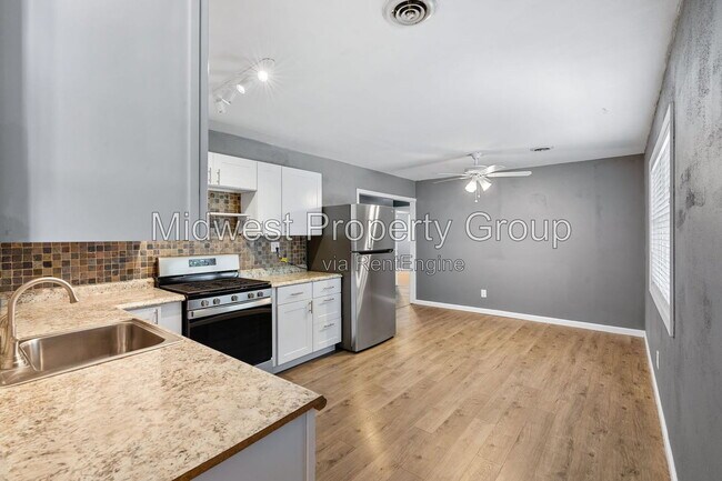 Building Photo - 1595 Flicker Dr