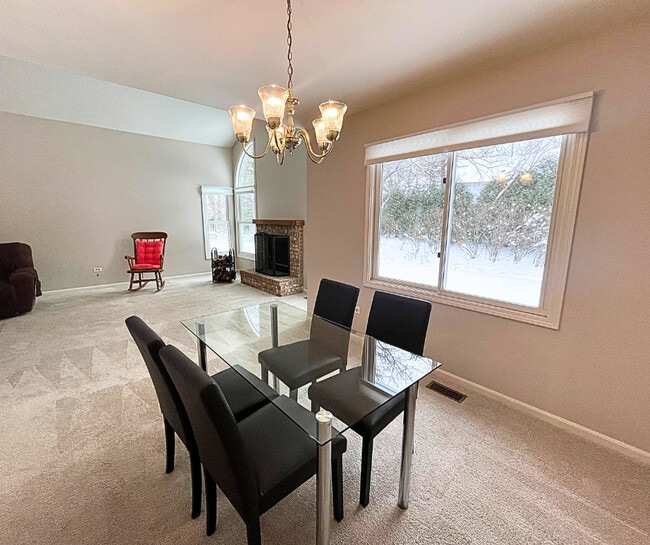 Building Photo - 925 Hartford Dr