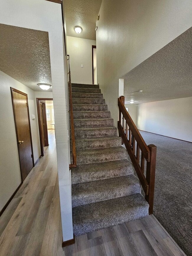 Foto del edificio - Spacious 2467 sq ft 4 Bedroom 2.5 Bath hom...
