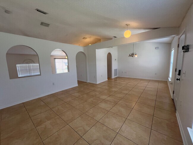 Building Photo - Palm Bay move in ready