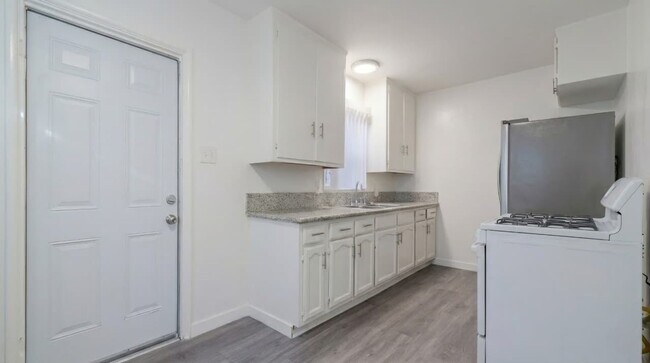 Foto del edificio - 1127 W 111th St