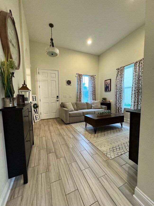 Foto del edificio - 55 Cortona Ln