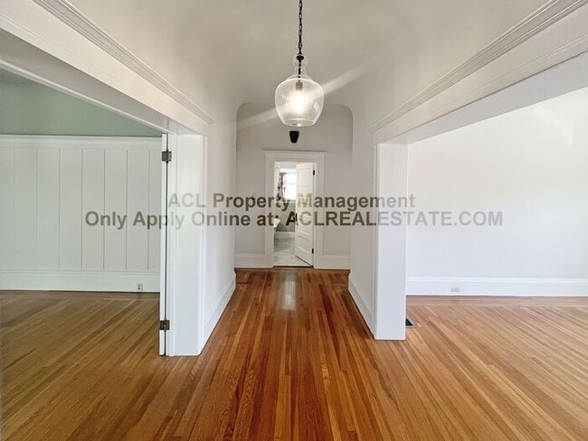 Building Photo - North Oakland Beauty – Modern Comfort Meet...