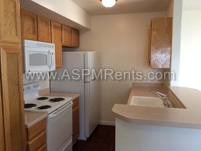 Foto del edificio - W Jordan Nice 3 Bed 2 Bath Townhome with pool