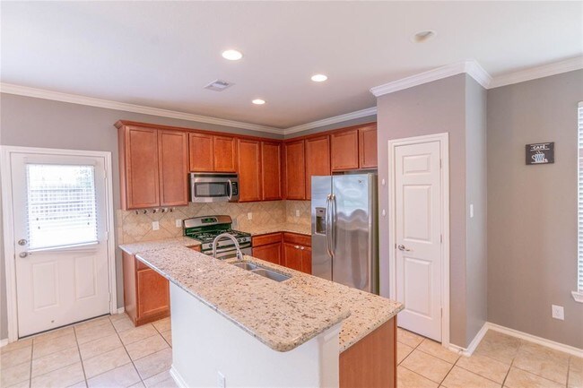 Foto del edificio - 6463 Calgary Woods Ln