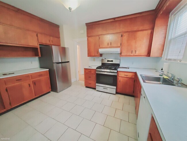 Building Photo - 2 br, 1 bath Condo - 94 Colonial Rd Unit 1