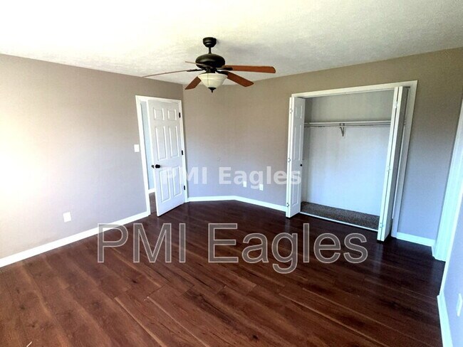 Building Photo - 916 Linda Dr