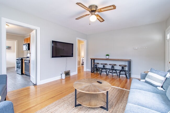 Foto del edificio - 302 E 19th St