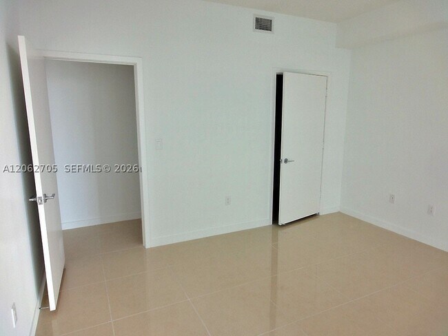 Foto del edificio - 1111 SW 1st St