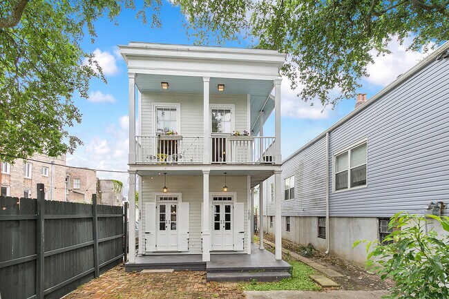 Building Photo - 1825 Euterpe St