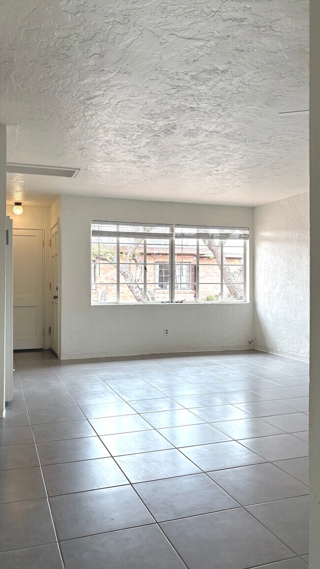 Foto del edificio - 2334 N Richey Blvd
