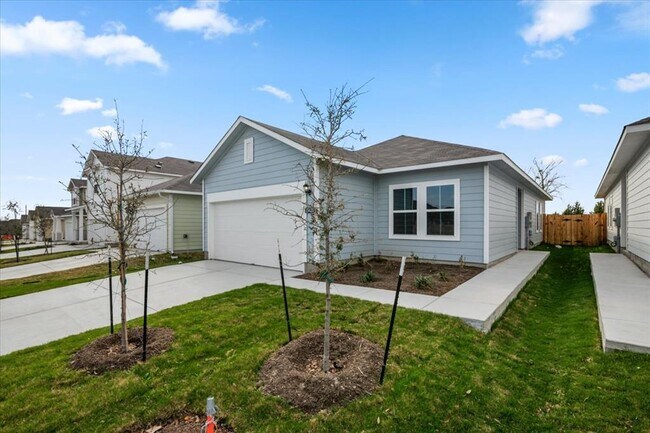 Building Photo - 13420 Riding Dr