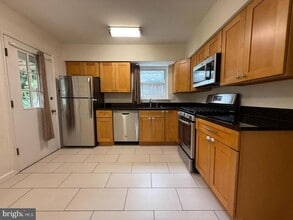 Building Photo - 5835 Mt Vernon Dr