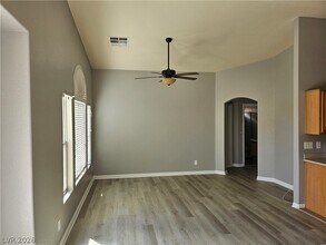 Building Photo - 10653 Petricola St