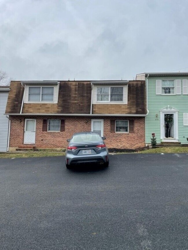 Foto del edificio - 576 Valley Rd