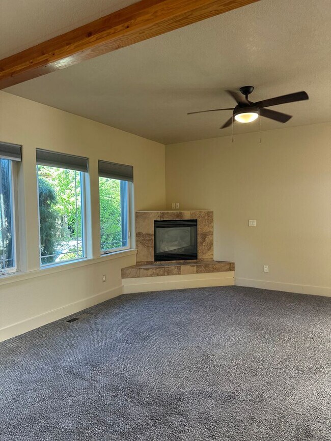Foto del edificio - Charming 3 Bedroom home near Old Mill!