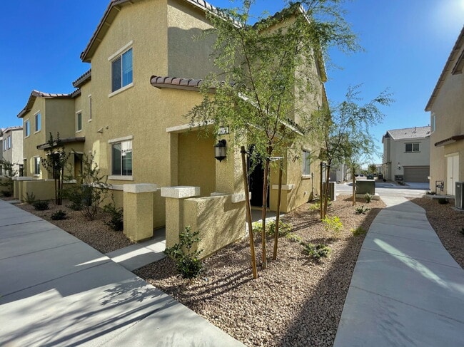 Building Photo - 802 Spring Estates Ave
