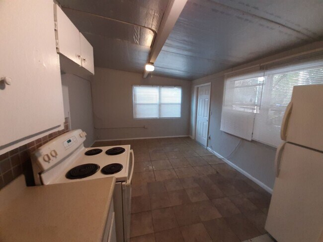 Foto del edificio - 2170-2172 Davis Court