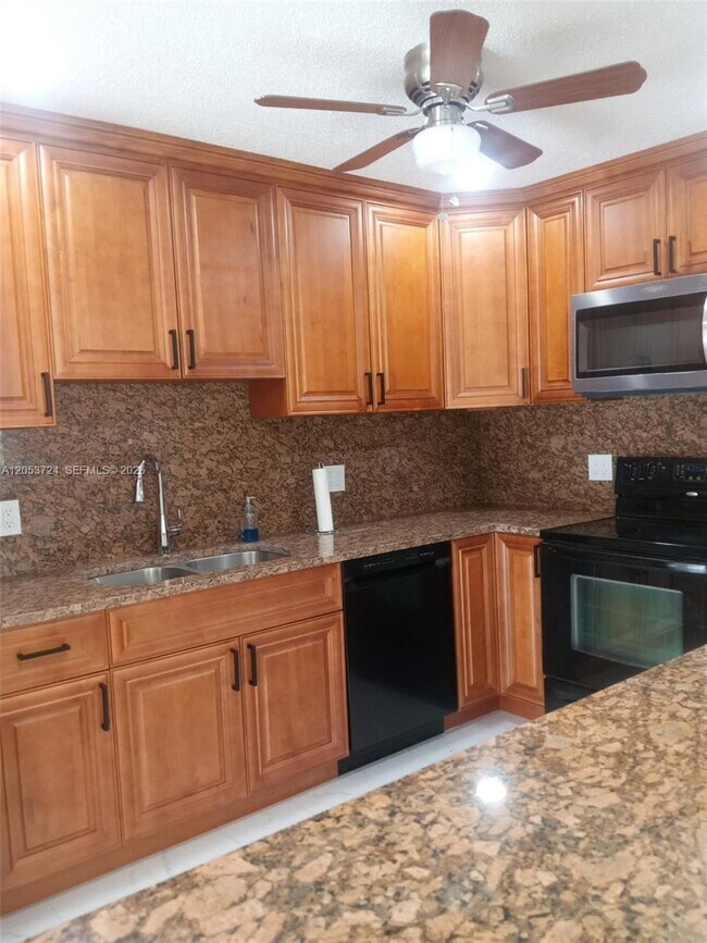 Foto del edificio - 6123 SW 4th Pl
