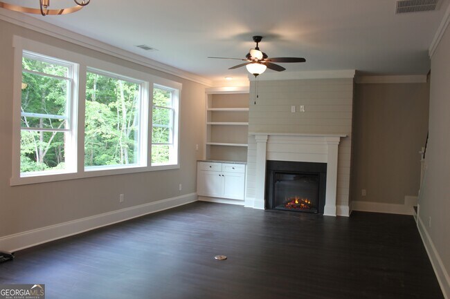 Foto del edificio - 414 Birchwood Farms Ln