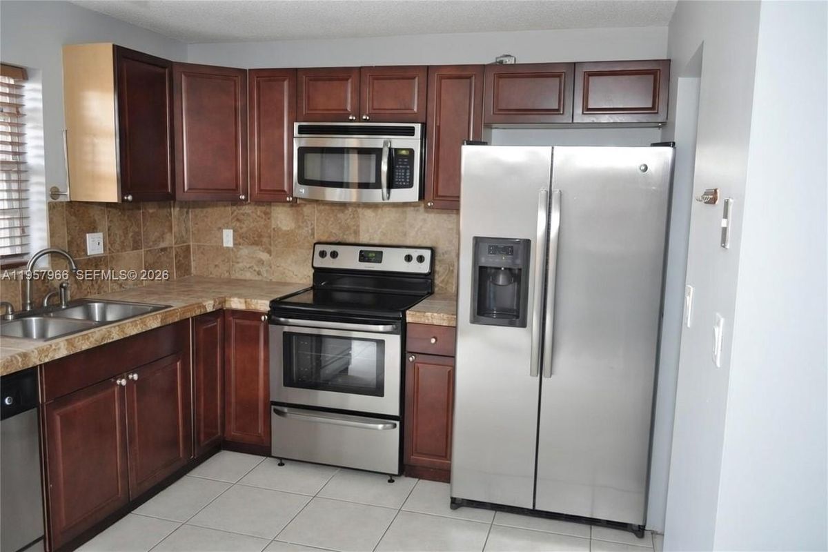 Building Photo - 6100 SW 130th Ave