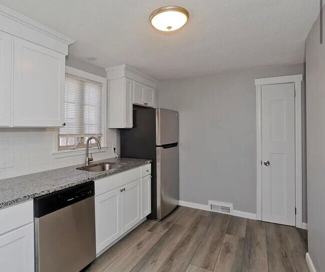 Foto del edificio - 320 Island Pond Rd