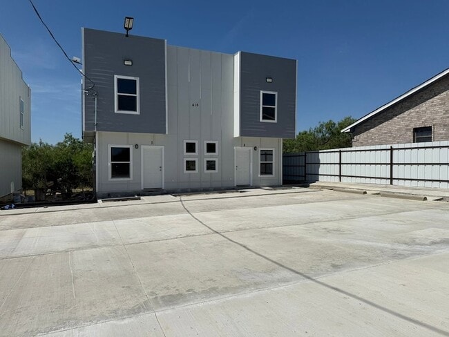 Building Photo - 416 J R Rodriguez St